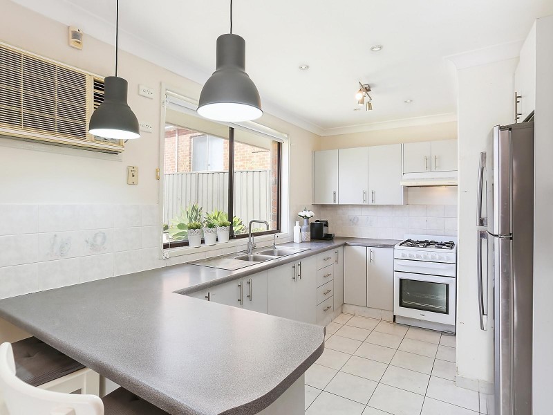 16 Moorhouse Crescent, Edensor Park NSW 2176