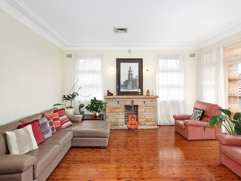 16 Gowan Brae Avenue, Oatlands NSW 2117