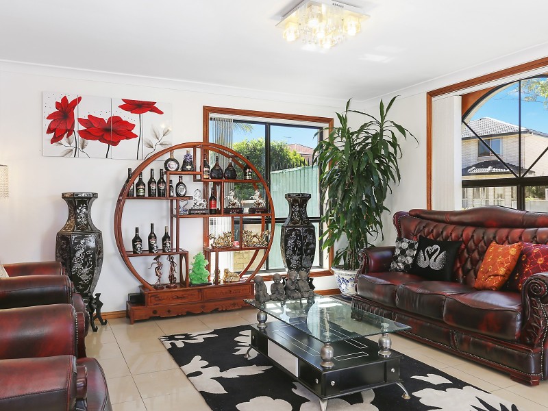 2 Kensington Close, Cecil Hills NSW 2171