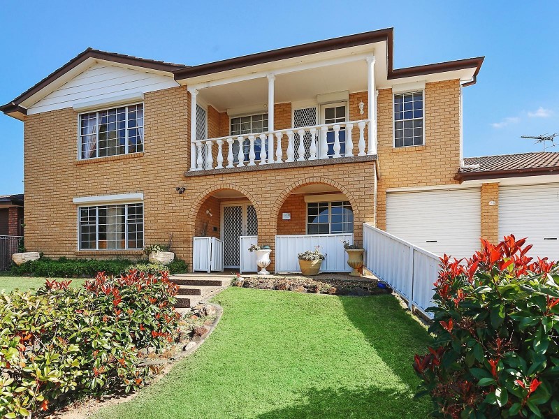 16 Glenfern Crescent, Bossley Park NSW 2176
