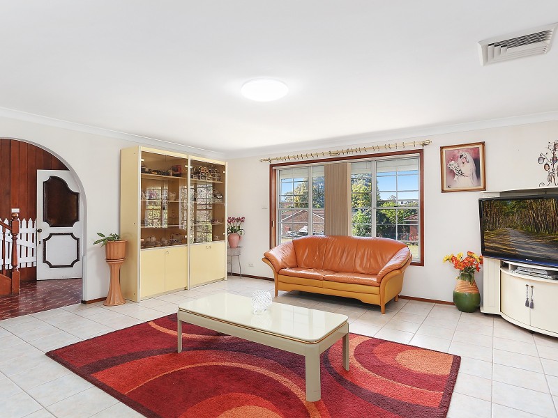 16 Glenfern Crescent, Bossley Park NSW 2176