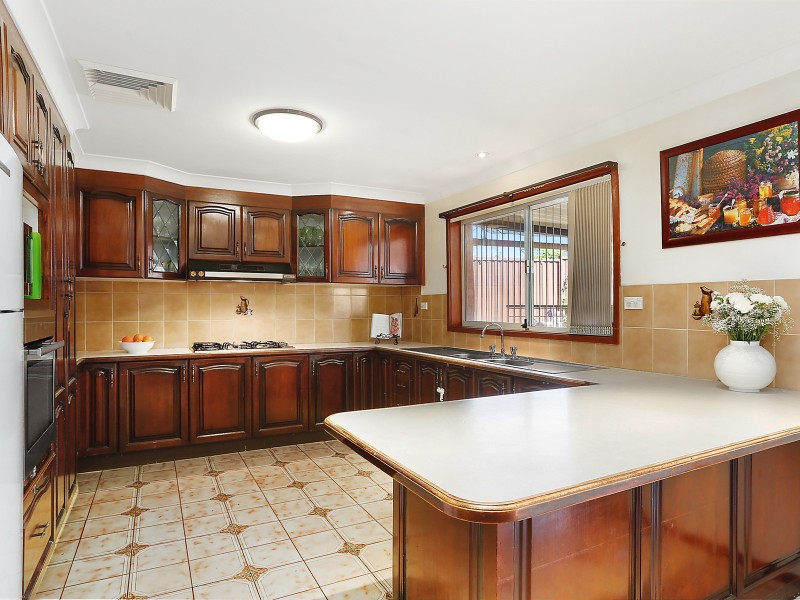 16 Glenfern Crescent, Bossley Park NSW 2176