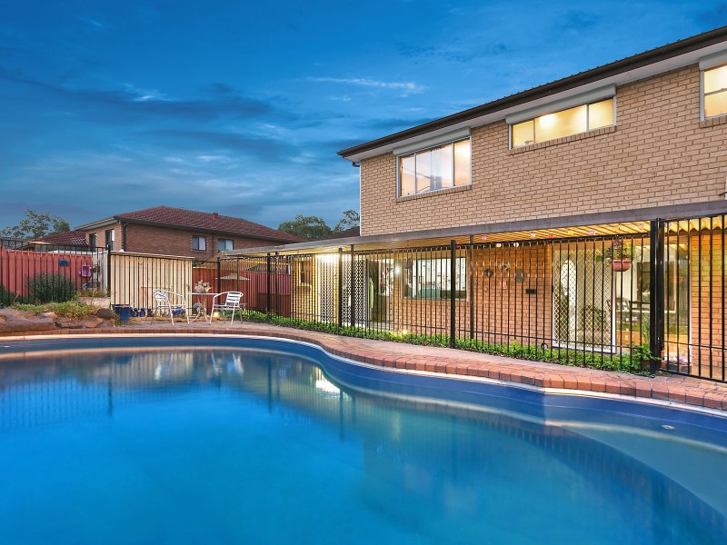 16 Glenfern Crescent, Bossley Park NSW 2176