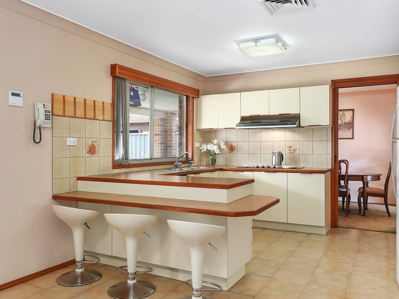 3 Quinn Place, Prairiewood NSW 2176