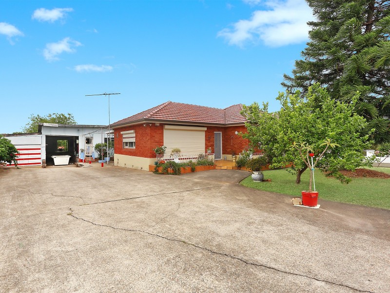68 Brisbane Road, St Johns Park NSW 2176
