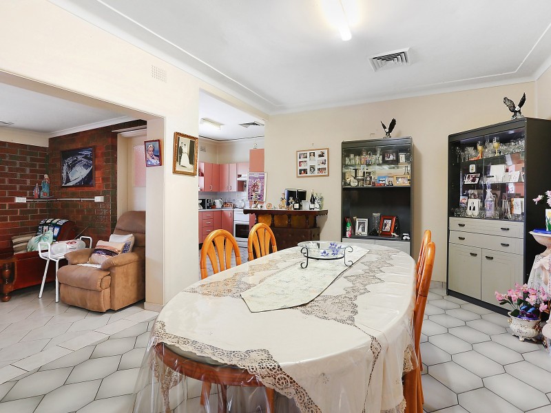 68 Brisbane Road, St Johns Park NSW 2176
