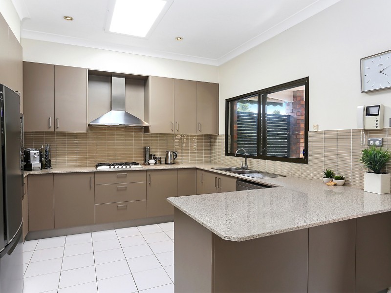 5 Urunga Place, Bossley Park NSW 2176