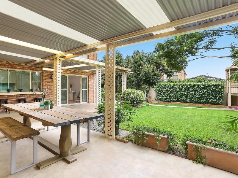 33 Saltbush Place, Bossley Park NSW 2176