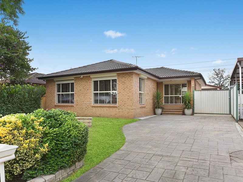 33 Bettong Crescent, Bossley Park NSW 2176