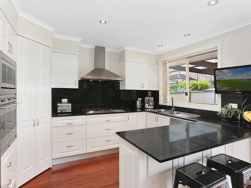 33 Bettong Crescent, Bossley Park NSW 2176