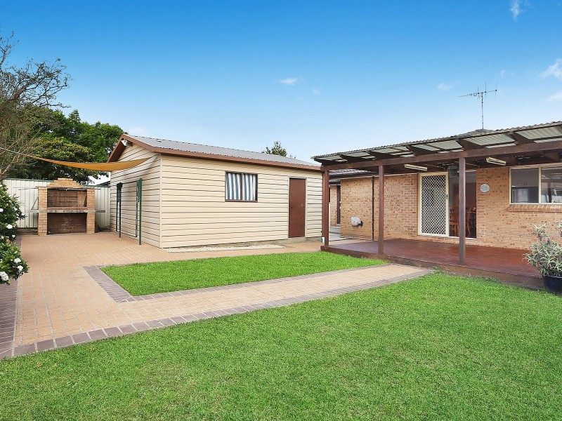 33 Bettong Crescent, Bossley Park NSW 2176