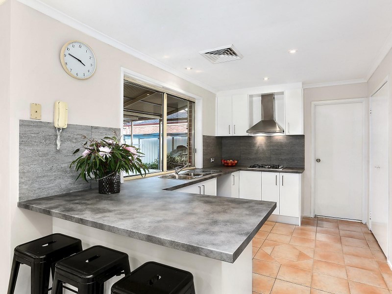 5 Oldbury Place, West Hoxton NSW 2171