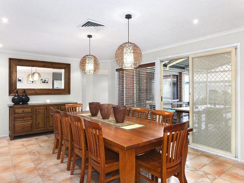 5 Oldbury Place, West Hoxton NSW 2171