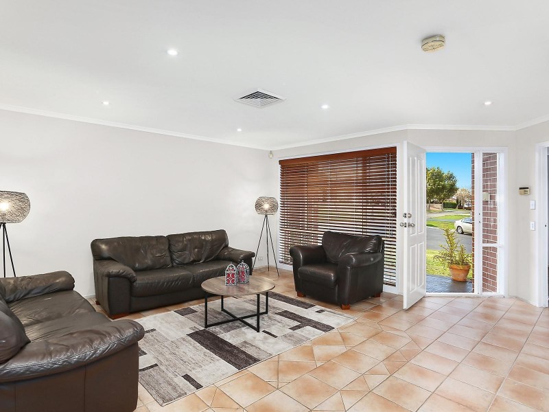 5 Oldbury Place, West Hoxton NSW 2171