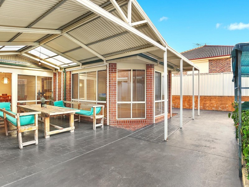 5 Oldbury Place, West Hoxton NSW 2171