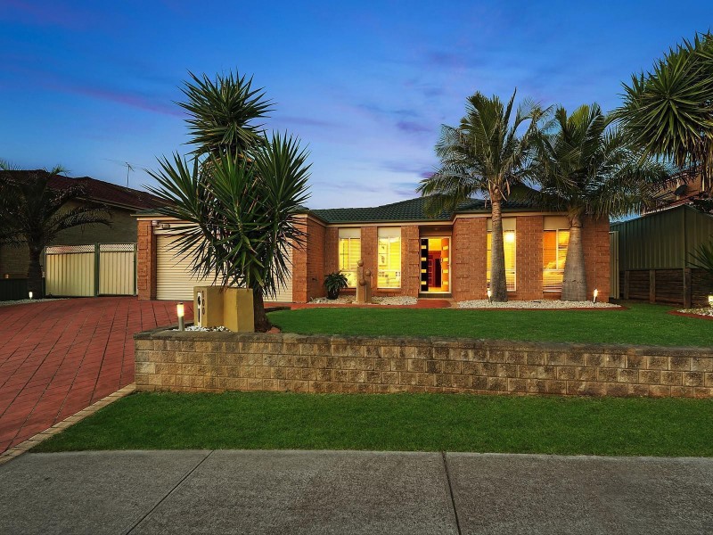 100 Greenway Drive, West Hoxton NSW 2171
