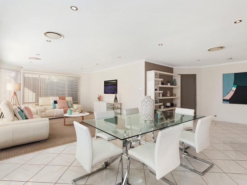 100 Greenway Drive, West Hoxton NSW 2171