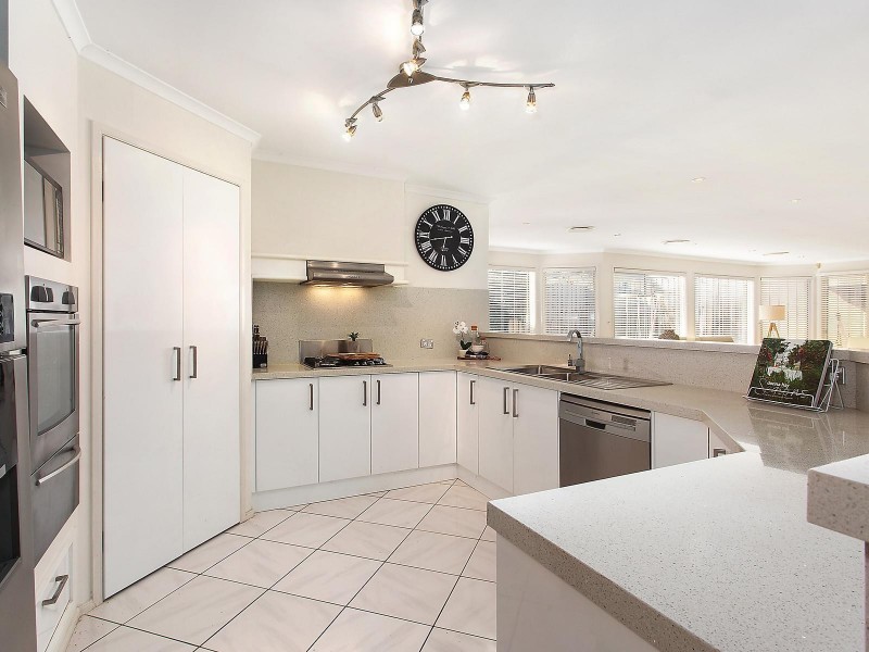 100 Greenway Drive, West Hoxton NSW 2171