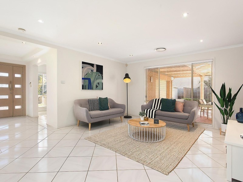 100 Greenway Drive, West Hoxton NSW 2171