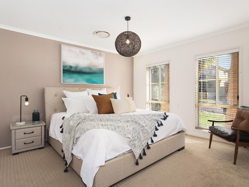 100 Greenway Drive, West Hoxton NSW 2171