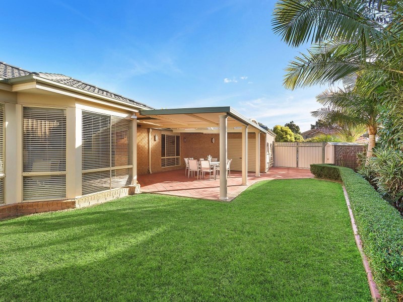 100 Greenway Drive, West Hoxton NSW 2171