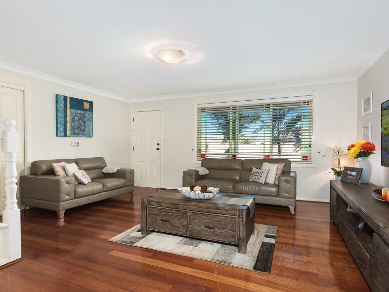 19B Lorikeet Crescent, Green Valley NSW 2168