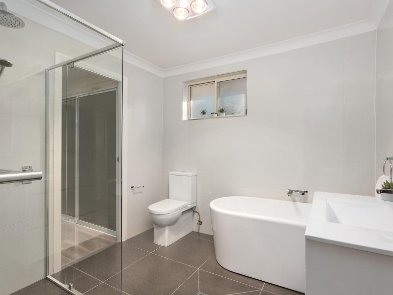 19B Lorikeet Crescent, Green Valley NSW 2168