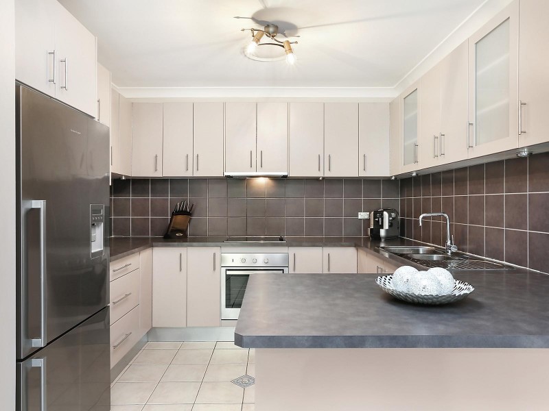 2 Dunk Close, Green Valley NSW 2168