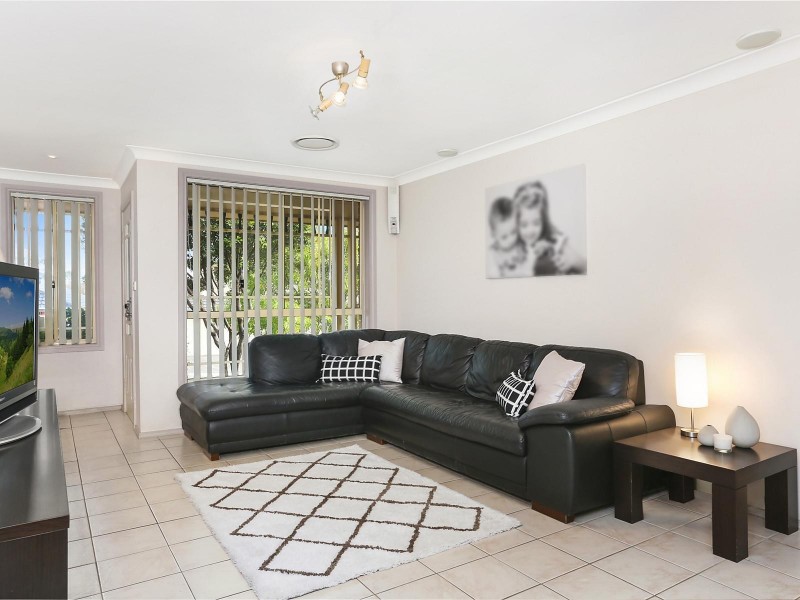 2 Dunk Close, Green Valley NSW 2168