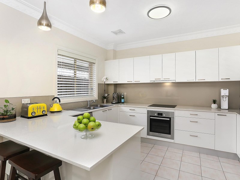 2/18 Tallwood Drive, North Rocks NSW 2151