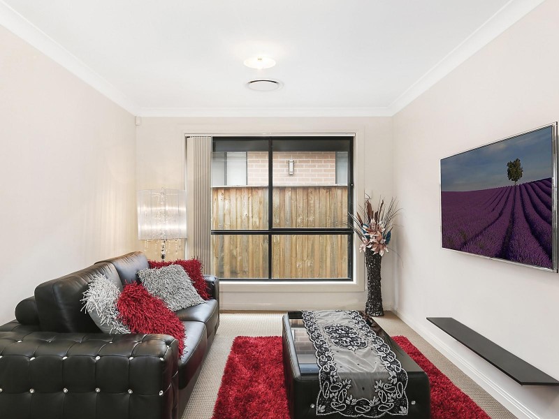 32 Charlie Street, Middleton Grange NSW 2171