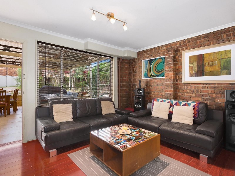 11 Grevillea Close, Bossley Park NSW 2176