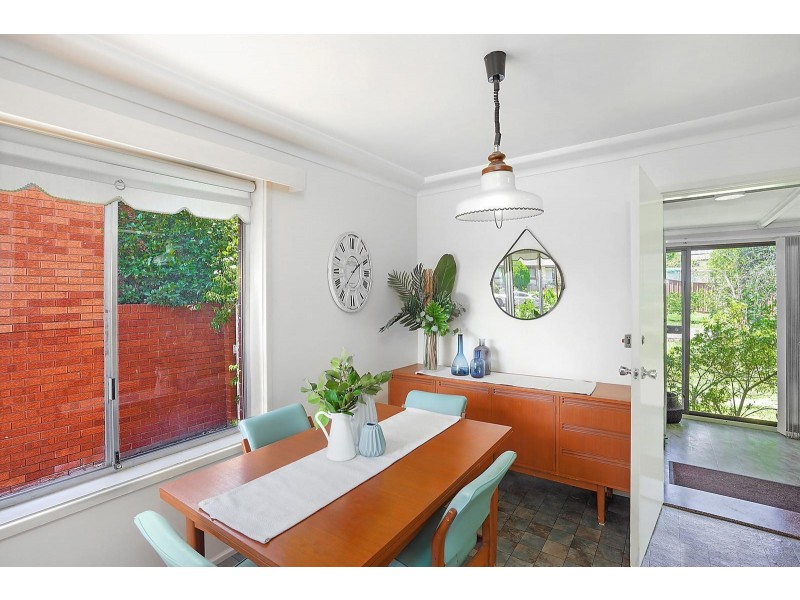 2 Cumberland Avenue, Georges Hall NSW 2198