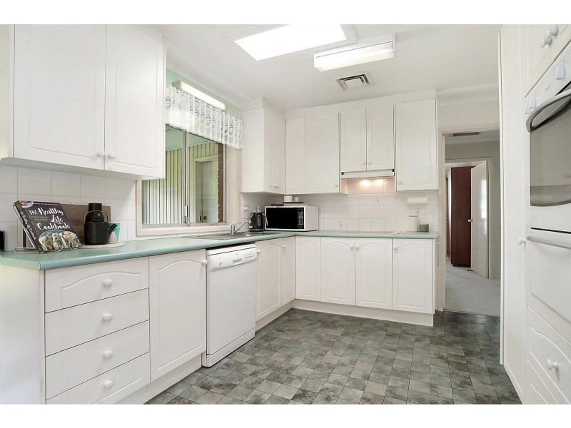 2 Cumberland Avenue, Georges Hall NSW 2198