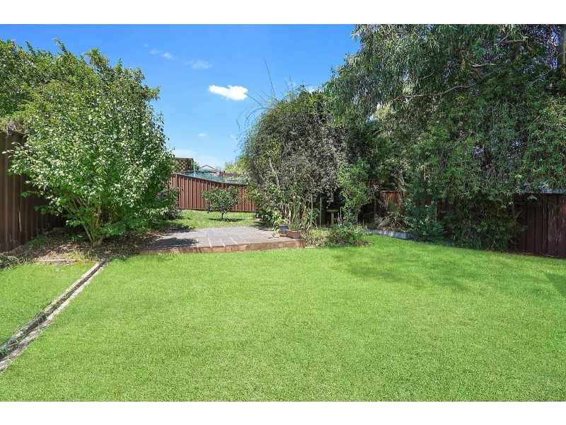 2 Cumberland Avenue, Georges Hall NSW 2198