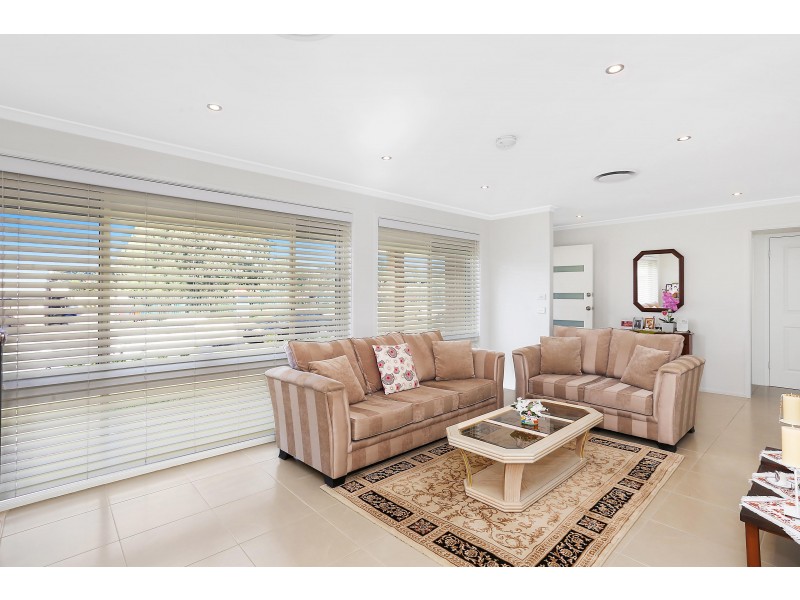 215 McFarlane Drive, Minchinbury NSW 2770