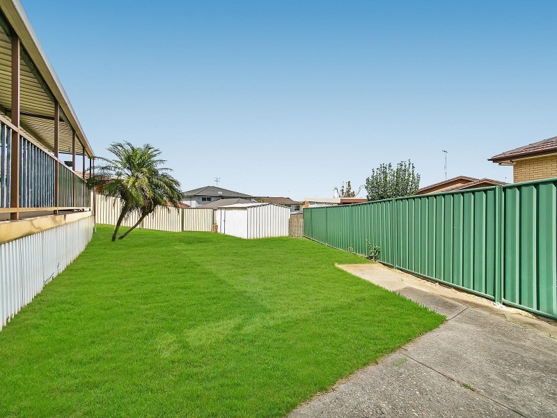 26 Berry Street, Prairiewood NSW 2176
