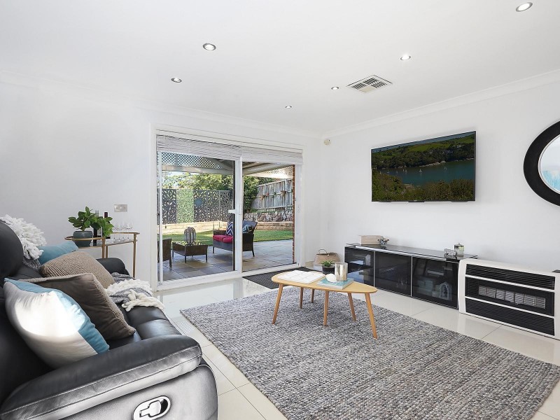 31 Fernbrook Place, Castle Hill NSW 2154