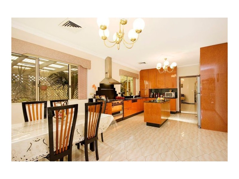 11 Rees Street, Mays Hill NSW 2145
