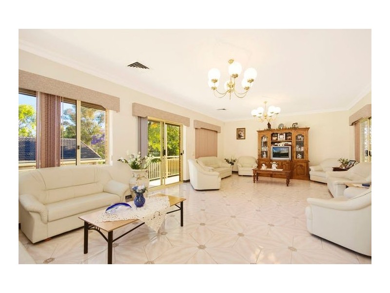 11 Rees Street, Mays Hill NSW 2145