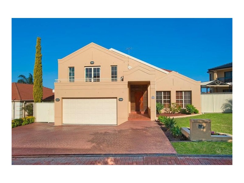 18 Saltbush Place, Bossley Park NSW 2176