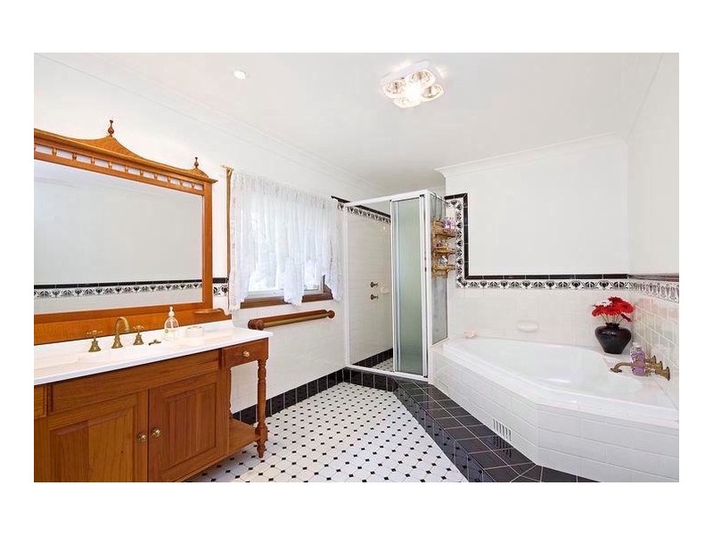 60 Gray Spence Crescent, West Pennant Hills NSW 2125