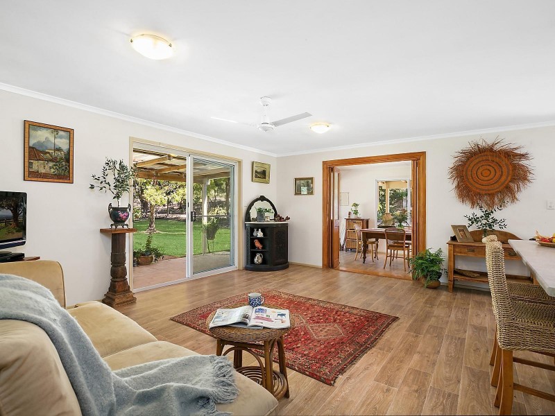 32 Whites Road, Landsborough QLD 4550