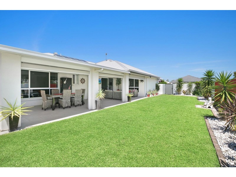 14 Wategos Circuit, Pelican Waters QLD 4551