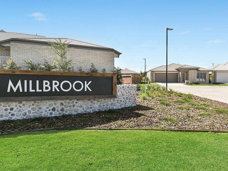 20 Crumpton Place, Beerwah QLD 4519