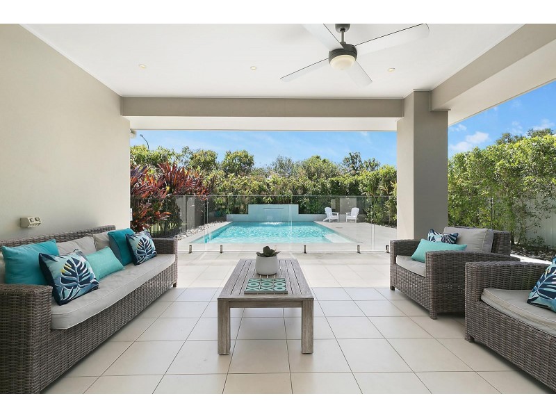 42 Whitehaven Way, Pelican Waters QLD 4551