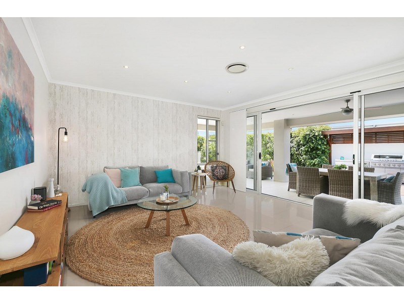 42 Whitehaven Way, Pelican Waters QLD 4551