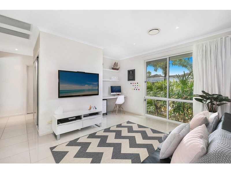 42 Whitehaven Way, Pelican Waters QLD 4551