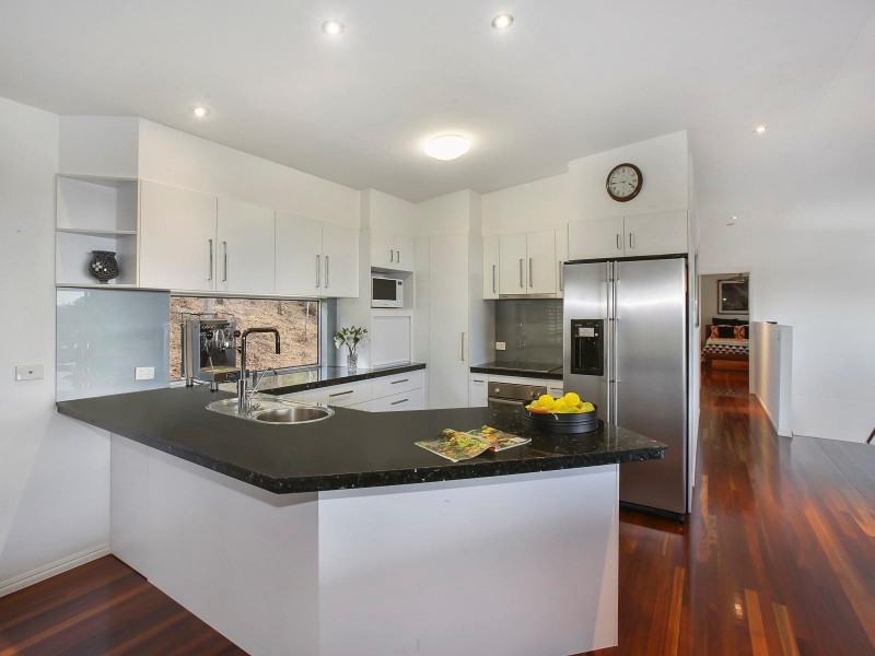 11 Hillside Court, Little Mountain QLD 4551