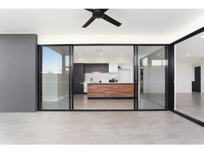 10 Rosseau Street, Caloundra West QLD 4551